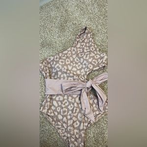 Leopard swimsuit